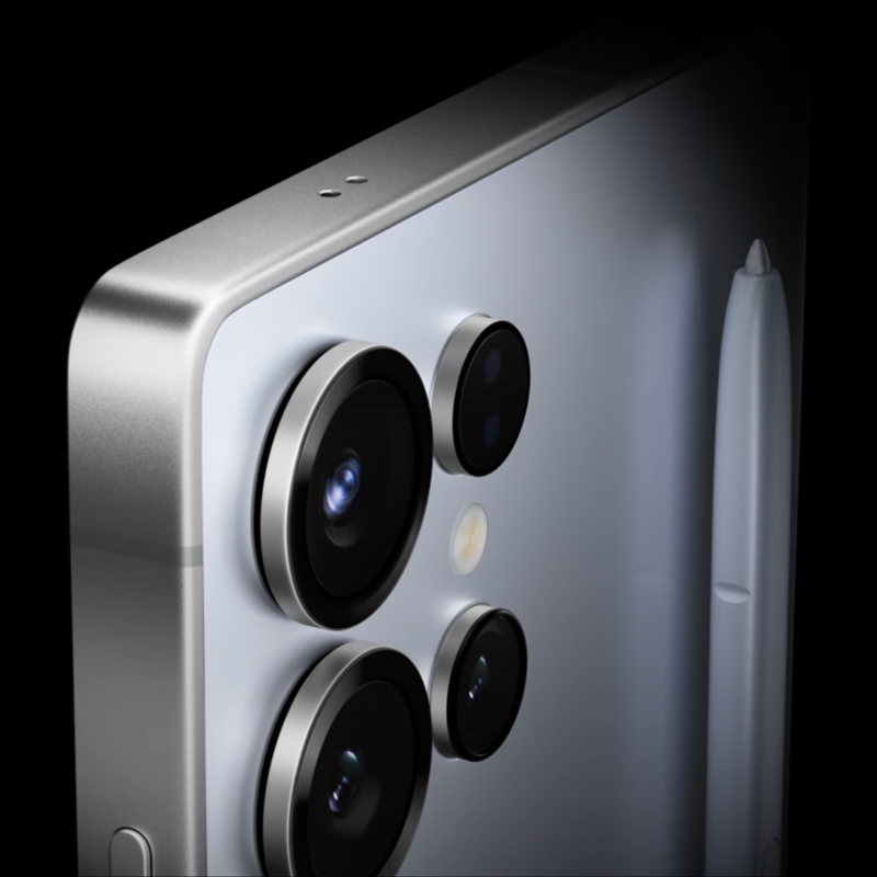 Close up image of the camera on a Samsung Galaxy S25 Ultra