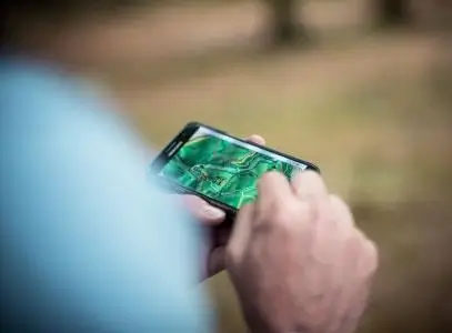person tracking the fleet on their phone